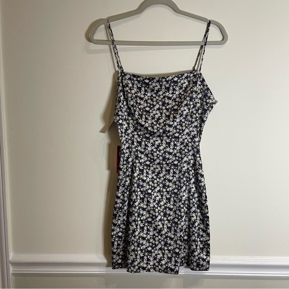Aritzia Sunday Best ‘Shimmer’ Satin Dress in Black/Lilac Bloom Floral NWT Size 6 - Picture 5 of 10